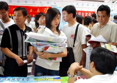 高考志愿填報 如何正確對照過去三年錄取數(shù)據(jù)，抓住“位次”核心